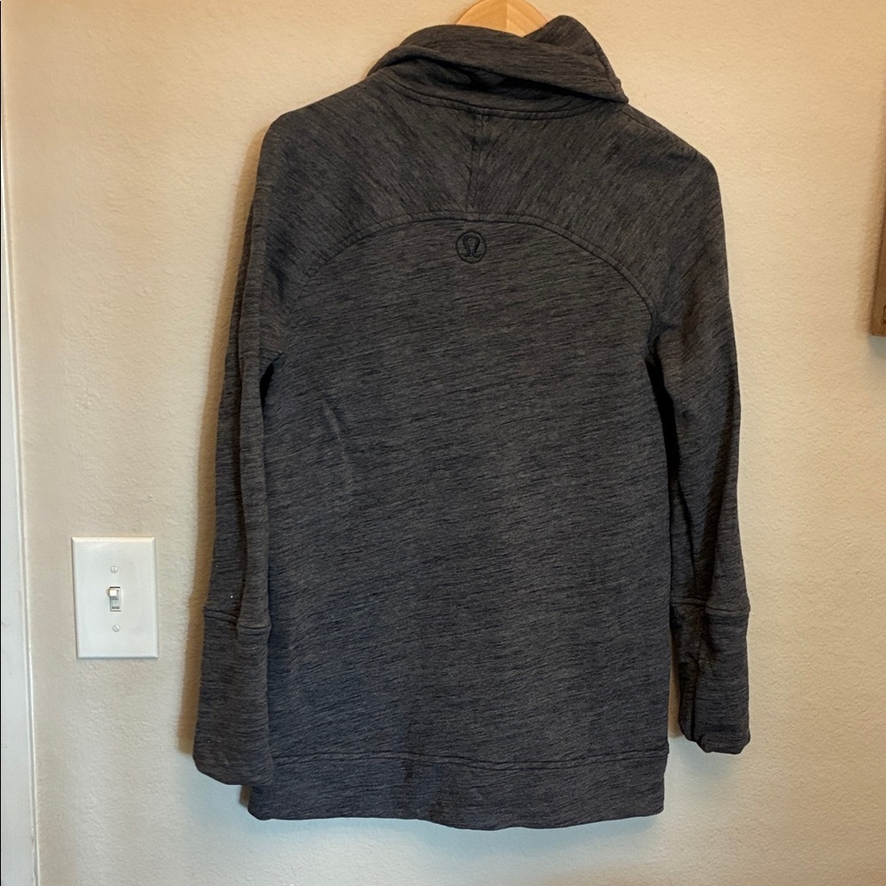 Lululemon gray sweater size 6 - Picture 2 of 5